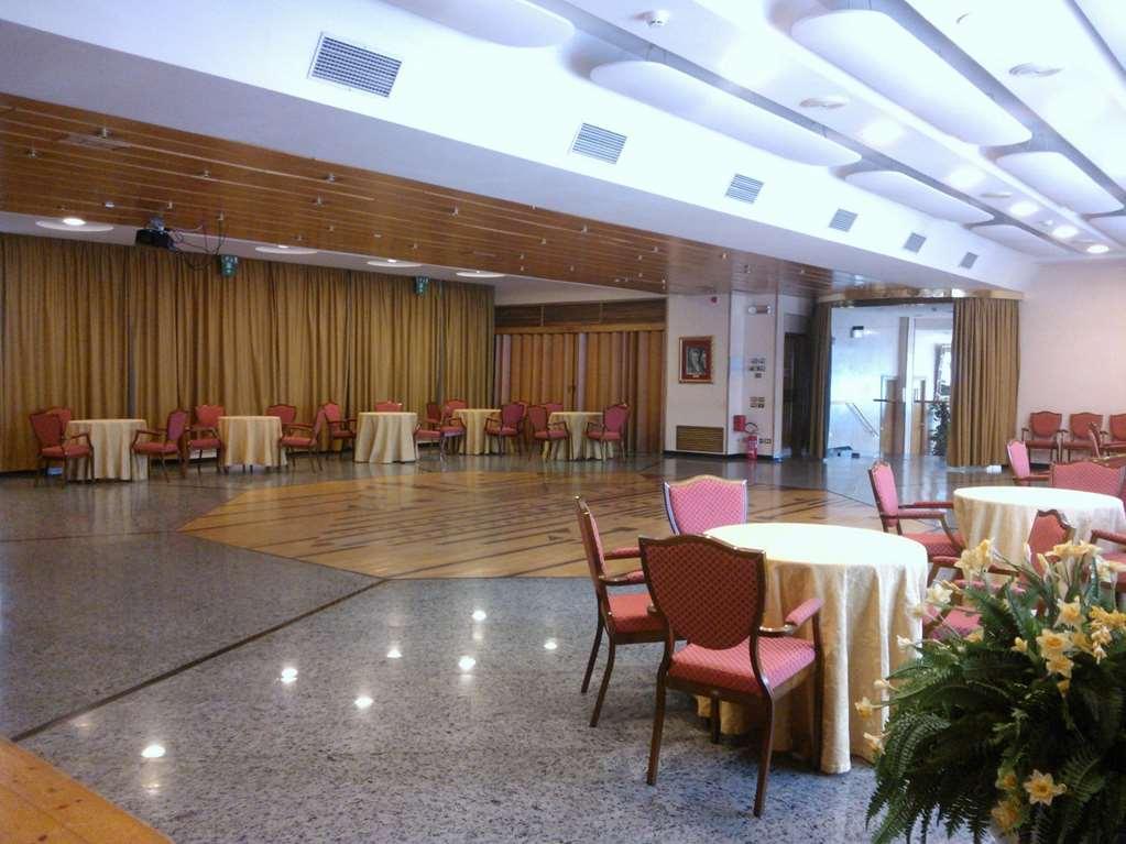 Grand Hotel Ambasciatori Wellness & Spa Кианчано Терме Ресторант снимка